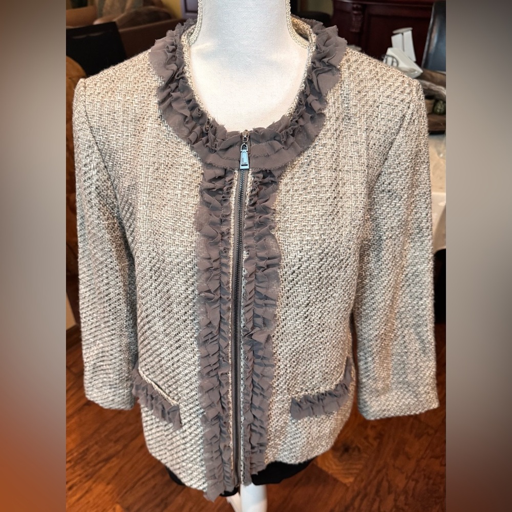 Mac & Jac Granite Gray Tweed Blazer with Frayed Trim and Tailored Fit - Picture 3 of 13